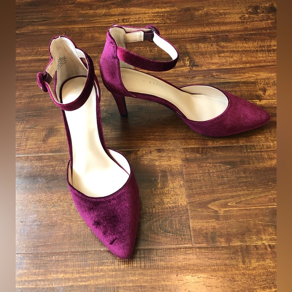 Kelly And Katie Riani Pump with Ankle Strap - Picture 5 of 7